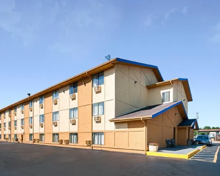 Super 8 by Wyndham Benton Harbor/St. Joseph Отели в г. Бентон Хайтс