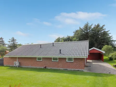 "Halli" - 700m from the Sea