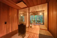 Onsen Glamping ShimaBlue Hotel di Nakanojo
