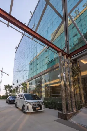 Elegant Airport Hotel