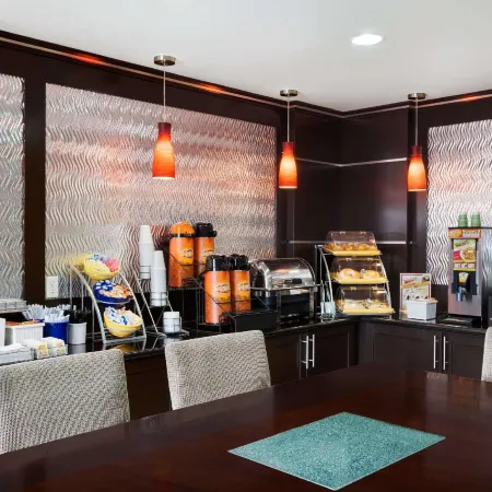 Days Inn & Suites by Wyndham Conroe North