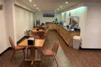 Days Inn by Wyndham Torrington Hotels in Cornwall