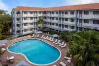 Holiday Inn & Suites BOCA RATON - NORTH by IHG - สระว่ายน้ำส่วนตัว