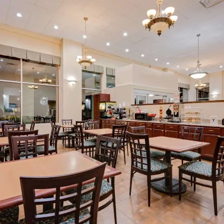 Ramada by Wyndham Cleveland Airport West