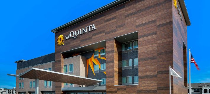 La Quinta Inn & Suites by Wyndham DFW West-Glade-Parks Hotels in Tarrant County