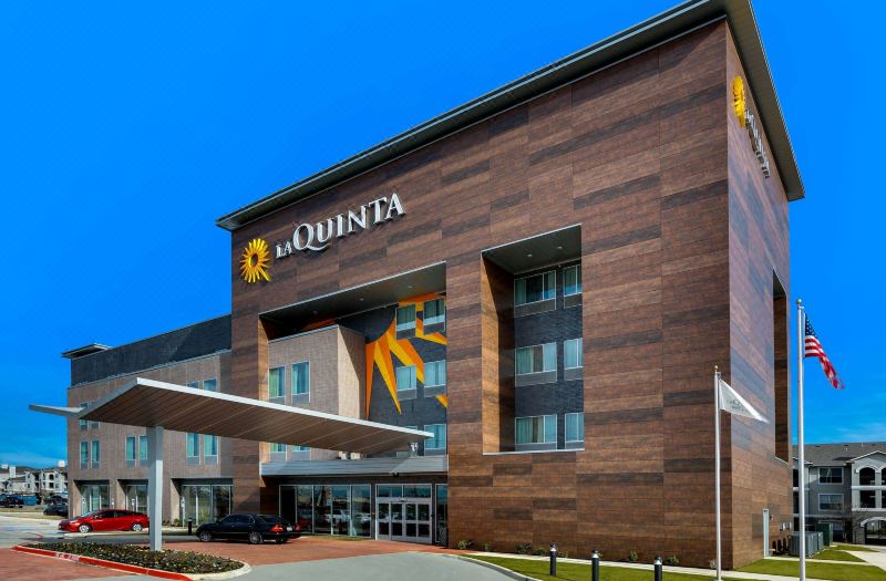 La Quinta Inn & Suites by Wyndham DFW West-Glade-Parks