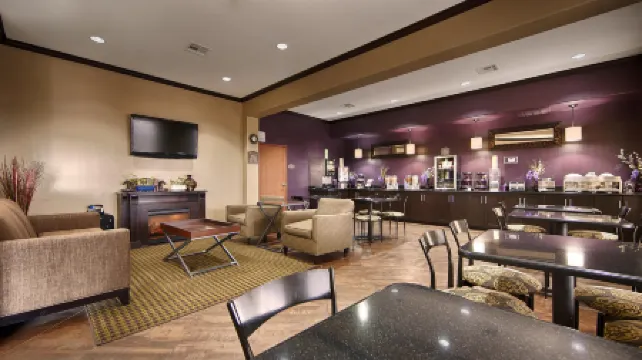 Best Western Giddings Inn  Suites