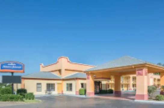 ハワード ジョンソン バイ ウィンダム ビクスバーグ ヴィックスバーグのホテル