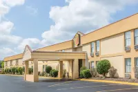 Super 8 by Wyndham Knoxville Downtown Area Hotel di Knoxville