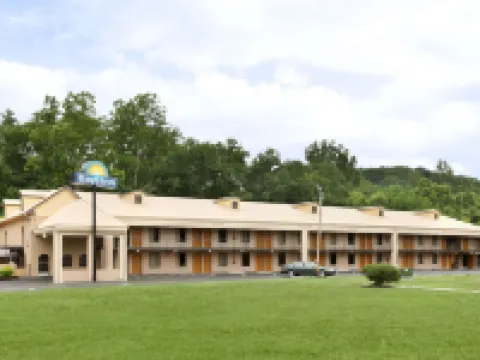 Days Inn by Wyndham Harriman Hotels in Roane County