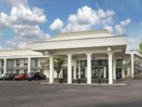 Baymont by Wyndham Murfreesboro Hotels in Murfreesboro