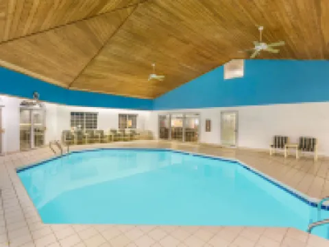 瑞德堡速8酒店 索克縣酒店