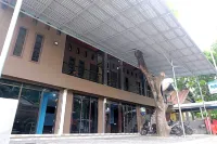 Hotel Puri Lembang Near Universitas Sulawesi Barat Majene Отели в г. 