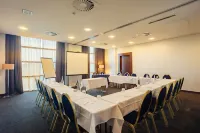 Axis Porto Business & Spa Hotel - parking