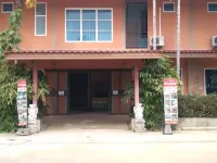 Farmesland Resort & Spa Hotel dekat Museum Ajahn Chah