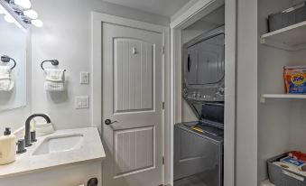 Peaceful Cottage w/ Views - Pets Welcome! - Housity