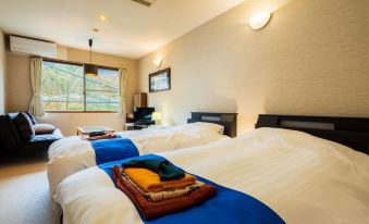 3. Hotel Da..