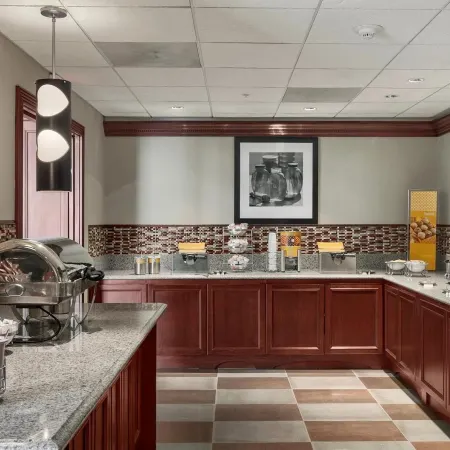 Hampton Inn & Suites Cleveland-Beachwood