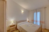 The Fantastic Residenza Badus 2-bedroom apartment sleeps 6(+child) With Sea View Hotels in 