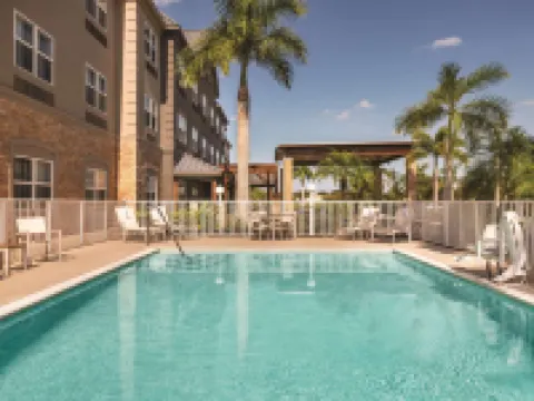 คันทรีอินน์แอนด์สวีทส์ บายเรดิสัน เบรเดนตันเลควูดแรนช์ FL โรงแรมในเบรเดนตัน