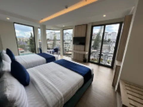 ซานดัลส์ ฟลอร่า โฮเต็ล โรงแรมในด่าหลัต