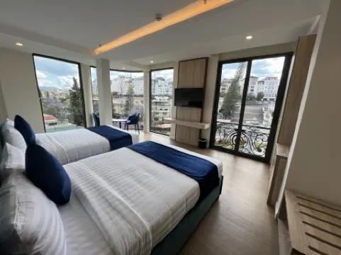 ซานดัลส์ ฟลอร่า โฮเต็ล