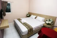 C Stone Hotel Các khách sạn ở Tambaksari