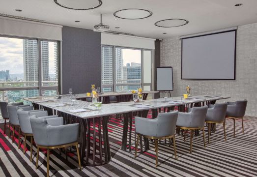 아쿠아 노보텔 스위트 마닐라 수영장