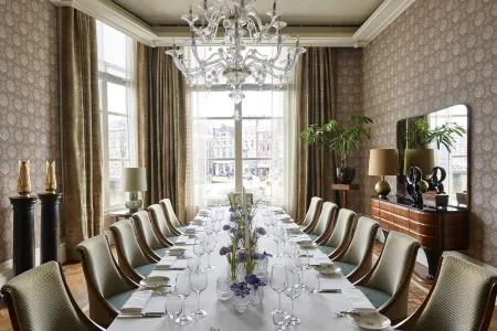 De L’Europe Amsterdam – the Leading Hotels of the World Отели рядом с достопримечательностью «Музей Пыток»