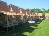 Kampong Nelayan Resort Hotel a Bungatan