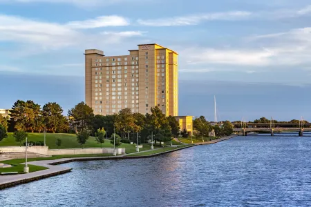 Hyatt Regency Wichita Отели рядом с достопримечательностью «The Keeper of the Plains»