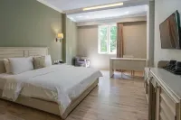 Hotel Villa Emitta فنادق في Central Tomohon