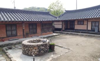 Choongju Yasenghwa Wa Gotek Nadelee