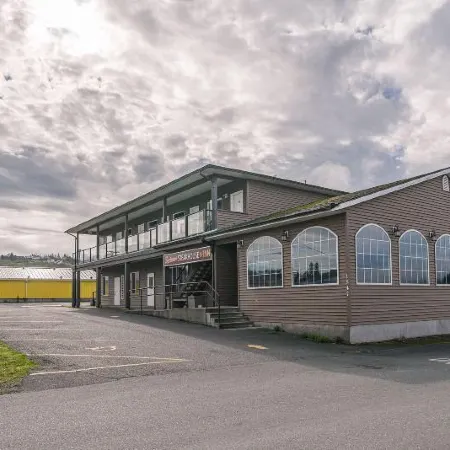 Sportsman's Inn on the Harbour Front