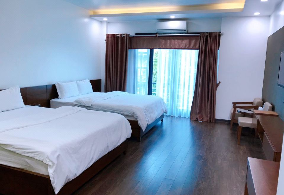 비엣 빌리지 호텔의 푸른 정원과 수영장