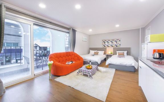 거제킨포크펜션 바닷가 근처 전경