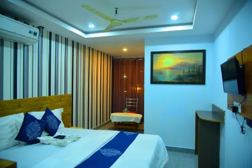Hotel Housefinch Residency Hotels in Meenakunte