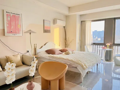 Yuexiang Homestay (Baolong Square)