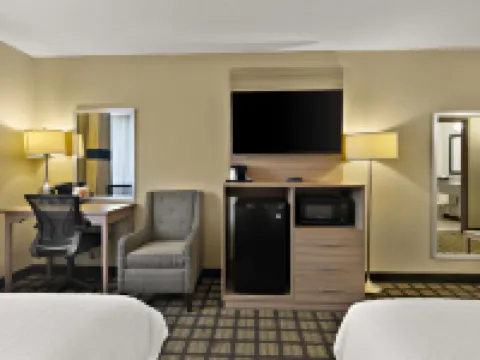 Clarion Pointe Bloomington-Normal Near I-55 and University Hotels in Normal