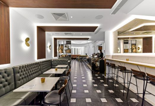 5. 더 Z 호텔 홀..