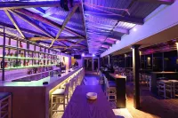 Century Resort - bar