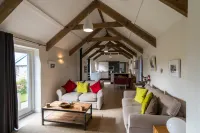 The Dairy - Luxury Cottage, Hot Tub and Summer House, Countryside Views, Pet Friendly