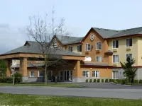 Red Lion Inn & Suites McMinnville Hotels in Dayton
