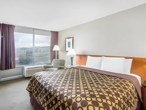 Ramada by Wyndham Harrisonburg Hotel di Ashby