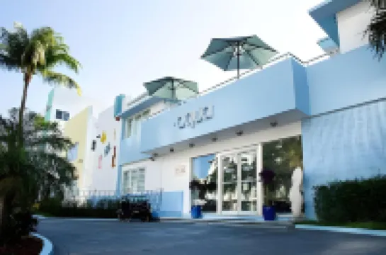 Aqua Hotel Hotel in zona Art Center - Richard Shack Gallery