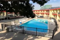 Garden Inn & Suites Oakland Airport