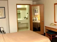 Pepper Tree Inn Hotels in West Slope