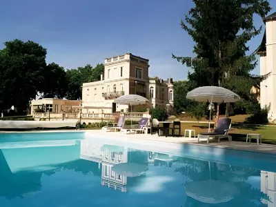 Chateau du Clos de la Ribaudiere Hotels near Futuroscope Station