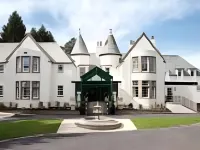 Cairn Lodge Hotels in Dollar