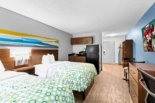 HomeTowne Studios & Conference Center Cortland Hoteles en Cortland West
